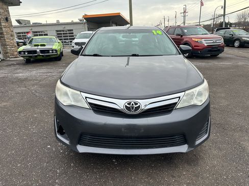 Used 2014 Toyota Camry SE image 2