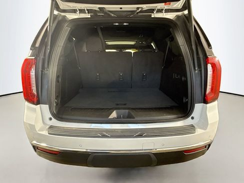 Used 2022 GMC Yukon XL SLT w/ SLT Premium Package RWD image 31