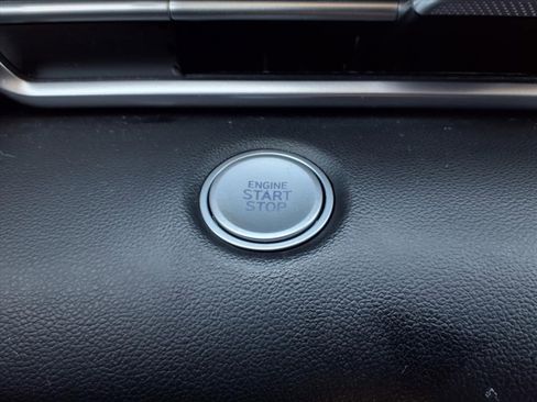 Used 2022 Hyundai Elantra SEL image 15