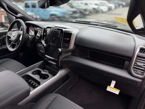 New 2026 RAM 2500 Big Horn AWD/4WD image 17