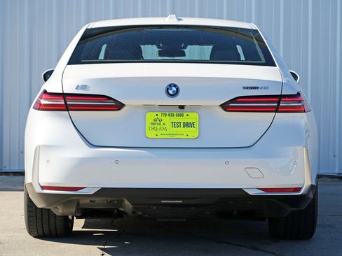 Used 2024 BMW i5 eDrive40 w/ M Sport Package image 11