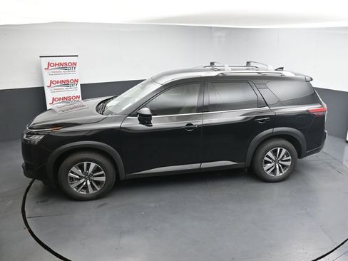 Used 2023 Nissan Pathfinder SL AWD/4WD image 28