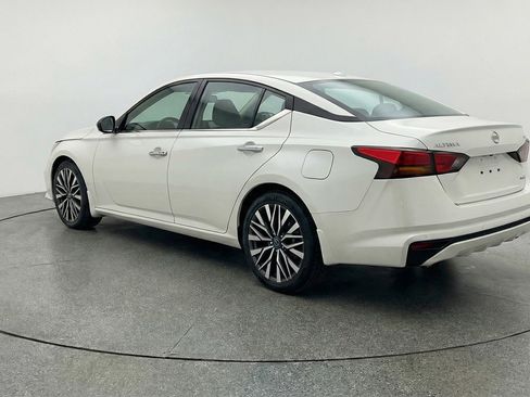 Used 2025 Nissan Altima 2.5 SV FWD image 6