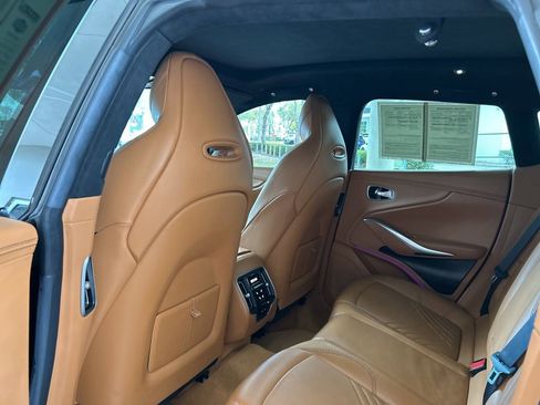 Used 2023 Aston Martin DBX image 38