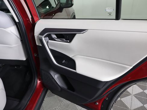 Used 2022 Toyota RAV4 XLE Premium image 46