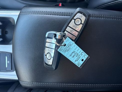 Used 2024 Ford Edge SEL w/ Convenience Package image 42