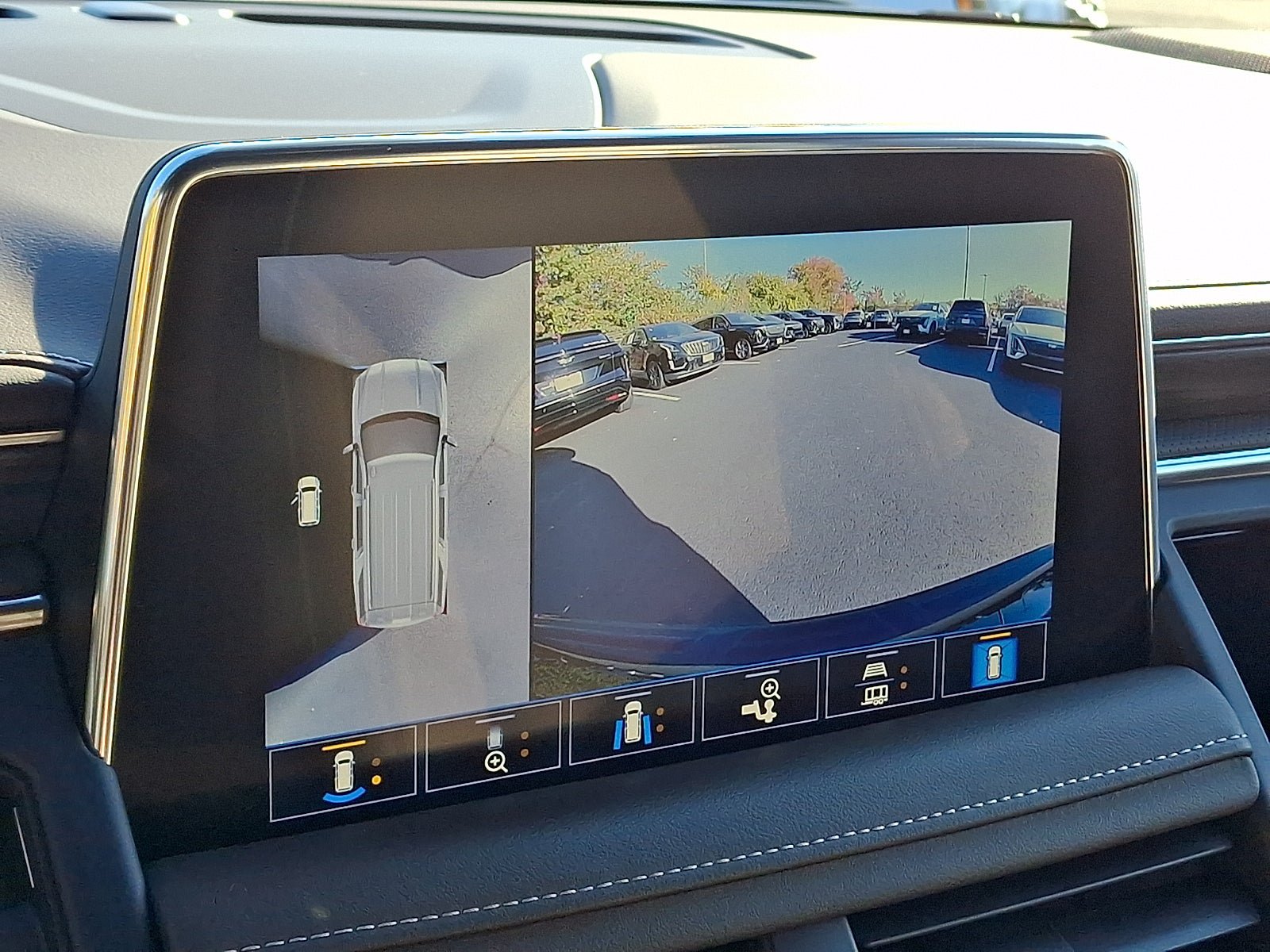 Used 2021 GMC Yukon SLT w/ Rear Media and Nav Package AWD/4WD image 20
