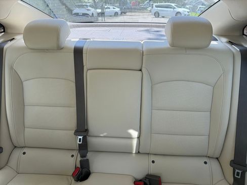 Used 2024 Chevrolet Malibu LT image 32