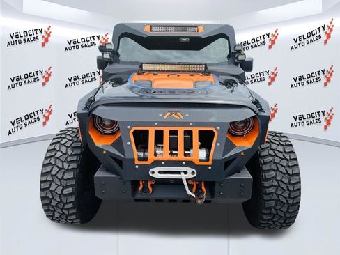 Used 2017 Jeep Wrangler Unlimited Rubicon w/ Connectivity Group AWD/4WD image 8