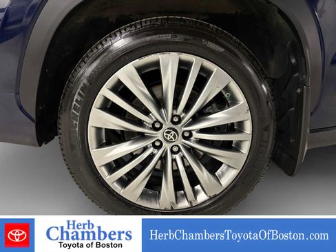 Used 2022 Toyota Highlander Platinum AWD/4WD image 19