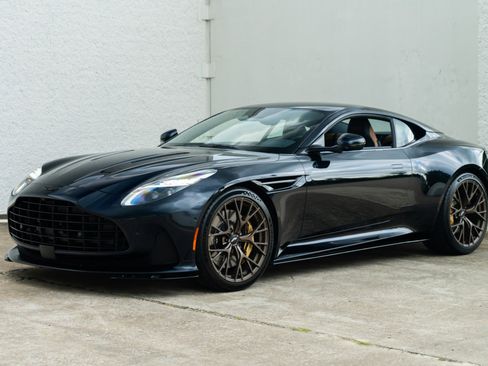 Used 2024 Aston Martin DB12 Coupe RWD image 7