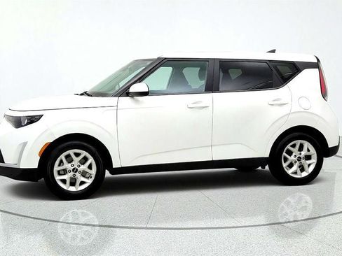 Used 2023 Kia Soul LX w/ Option Group 015 FWD image 8