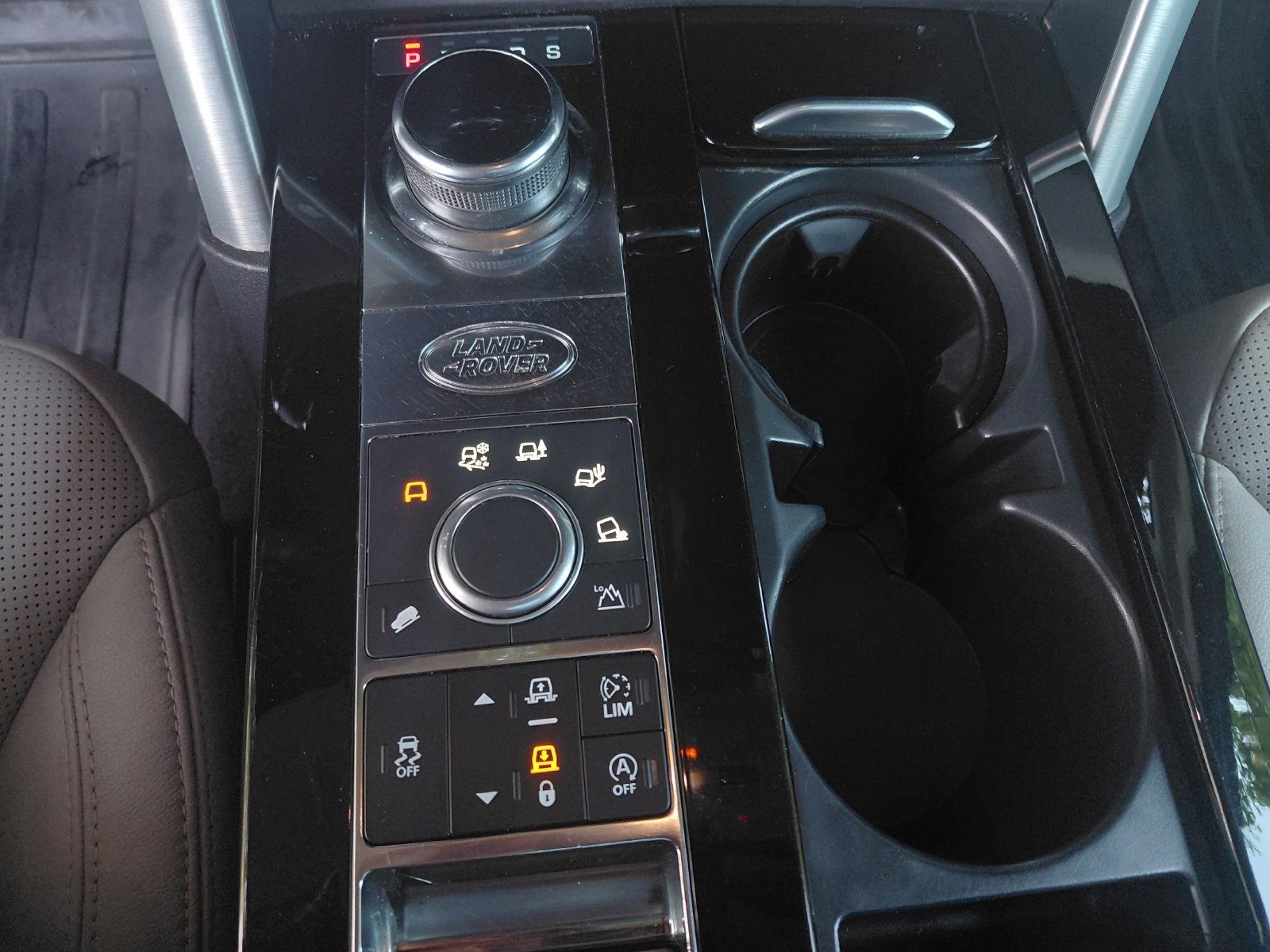 Used 2018 Land Rover Discovery HSE AWD/4WD image 15