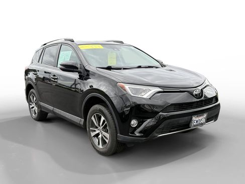 Used 2018 Toyota RAV4 XLE image 7
