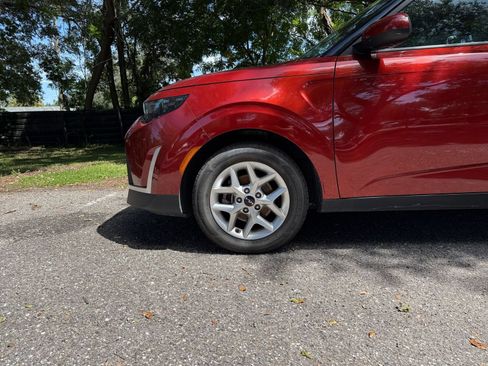 Used 2025 Kia Soul LX w/ LX Technology Package FWD image 9
