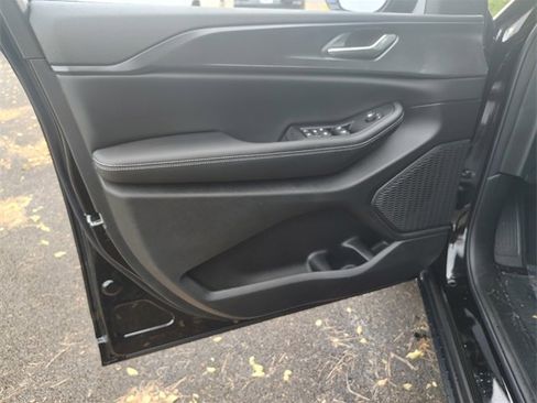 New 2025 Jeep Grand Cherokee Altitude image 12