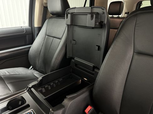 Used 2022 Ford Expedition XLT image 38