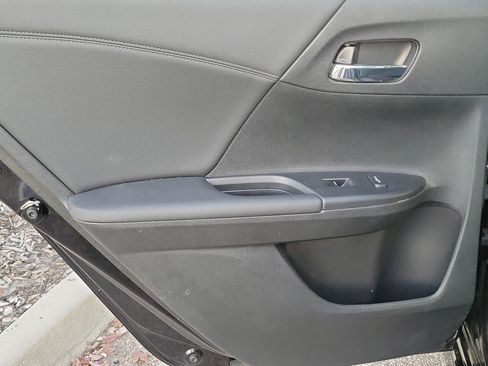 Used 2017 Honda Accord Touring image 16