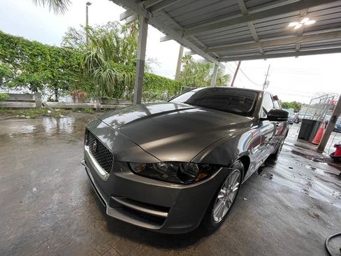 Used 2018 Jaguar XE Premium RWD image 5