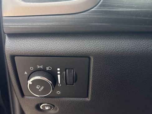 Used 2019 Jeep Grand Cherokee Laredo RWD image 8