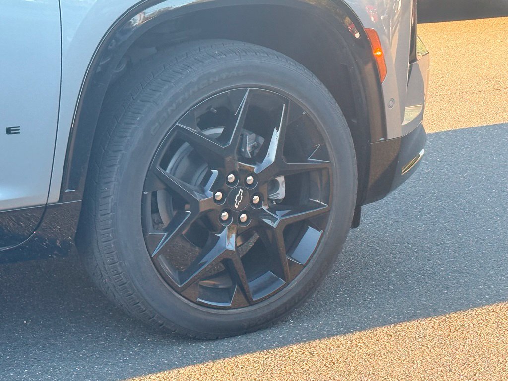Used 2026 Chevrolet Traverse RS w/ LPO, Floor Liner Package AWD/4WD image 9