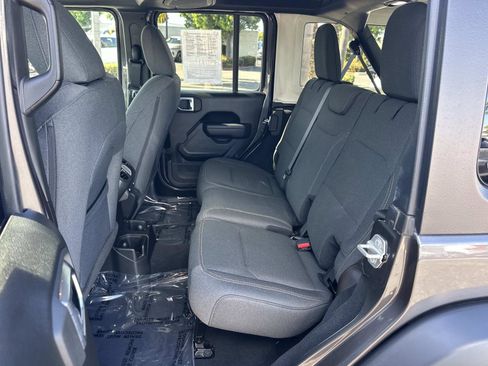 Used 2024 Jeep Wrangler Unlimited Sport image 21