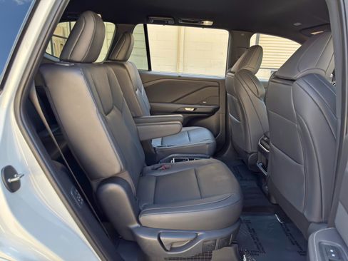 Used 2025 Lexus TX 500h AWD w/ Technology Package image 40