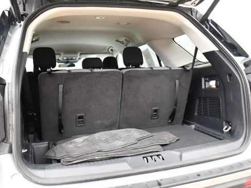Used 2025 Ford Explorer Active AWD/4WD image 18