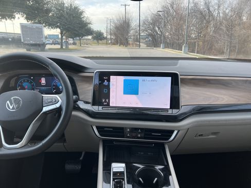 Certified 2025 Volkswagen Atlas SE w/ Panoramic Sunroof Package image 28