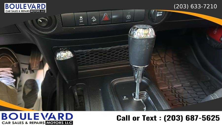 Used 2016 Jeep Wrangler Unlimited Sahara AWD/4WD image 16