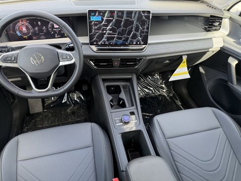 New 2026 Volkswagen Tiguan SE image 12