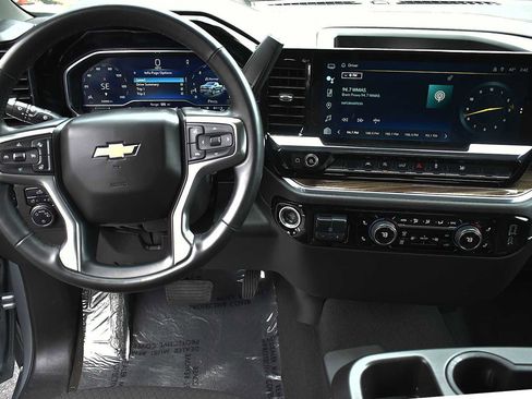 Used 2025 Chevrolet Silverado 1500 LT AWD/4WD image 12