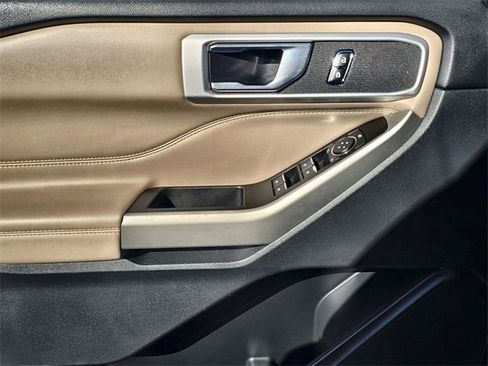 Used 2021 Ford Explorer XLT w/ Equipment Group 202A image 18