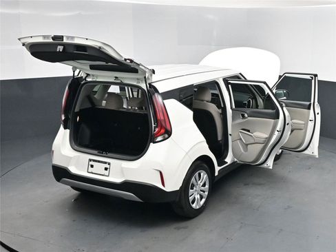 New 2025 Kia Soul LX image 32