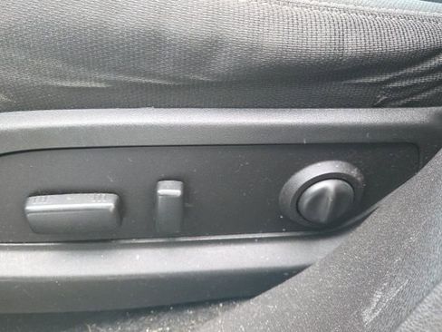 Used 2016 GMC Acadia SLE image 26