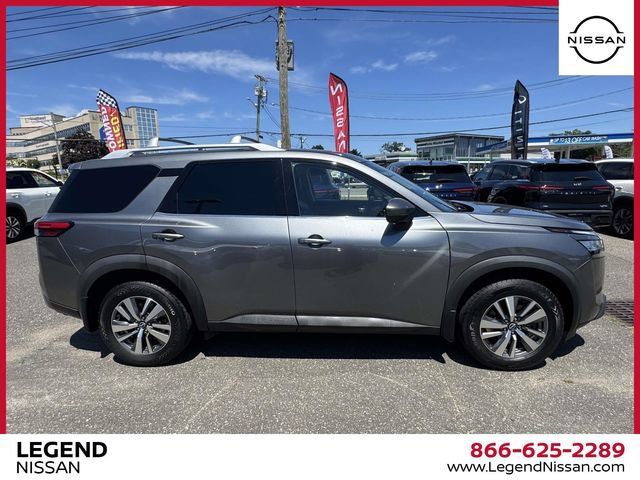 Used 2024 Nissan Pathfinder SL AWD/4WD image 8