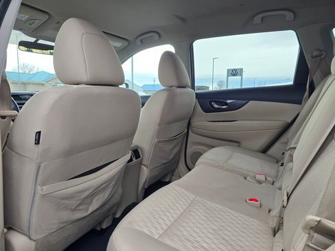 Used 2017 Nissan Rogue SV w/ SV Premium Package image 12