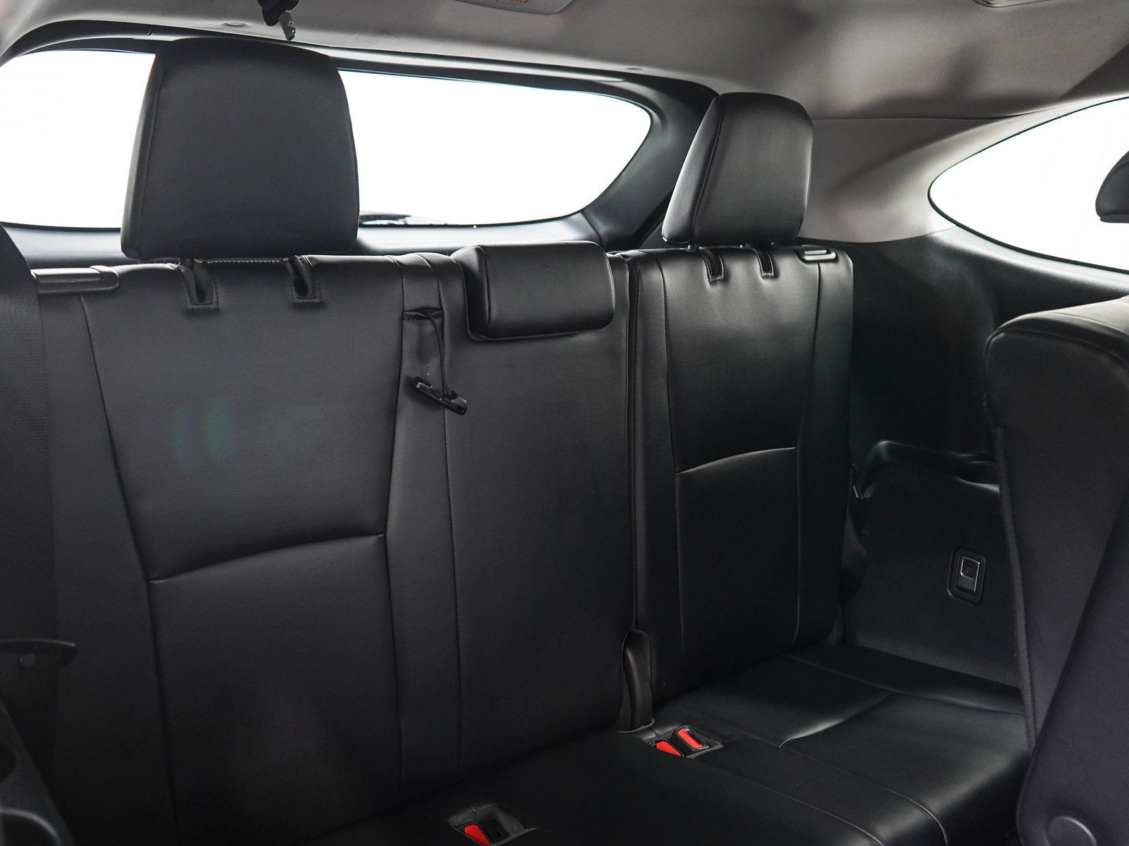 Used 2021 Toyota Highlander XLE AWD/4WD image 13