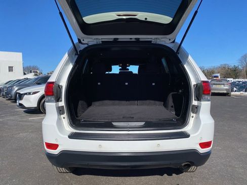 Used 2020 Jeep Grand Cherokee Laredo image 16