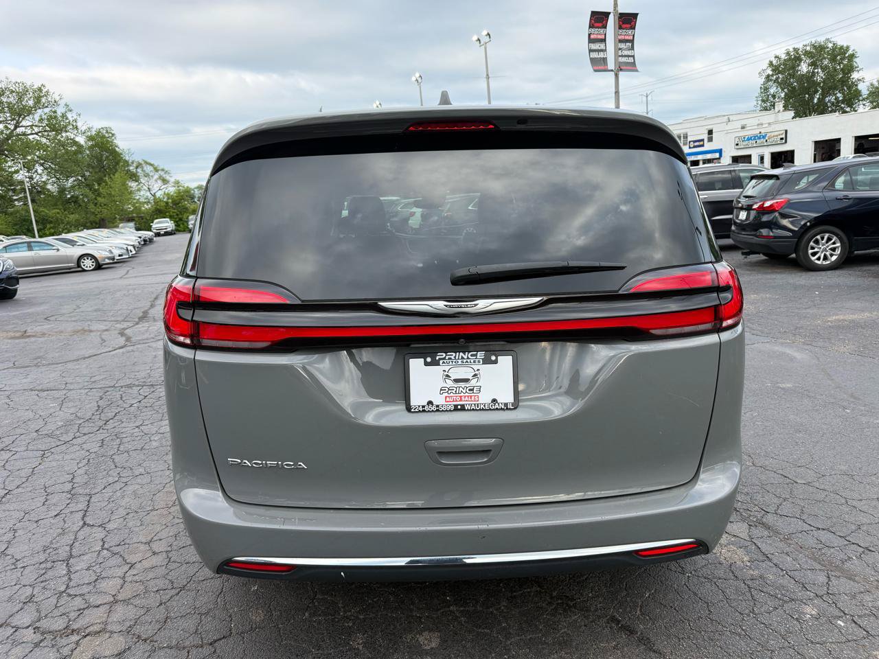 Used 2022 Chrysler Pacifica Touring-L FWD image 6