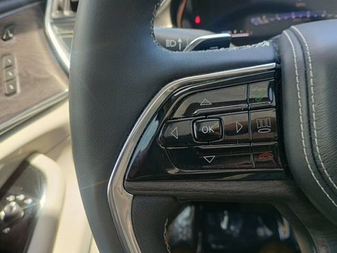 Used 2023 Jeep Grand Cherokee Overland w/ Luxury Tech Group IV AWD/4WD image 29