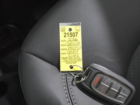 New 2026 Chrysler Pacifica Select image 36