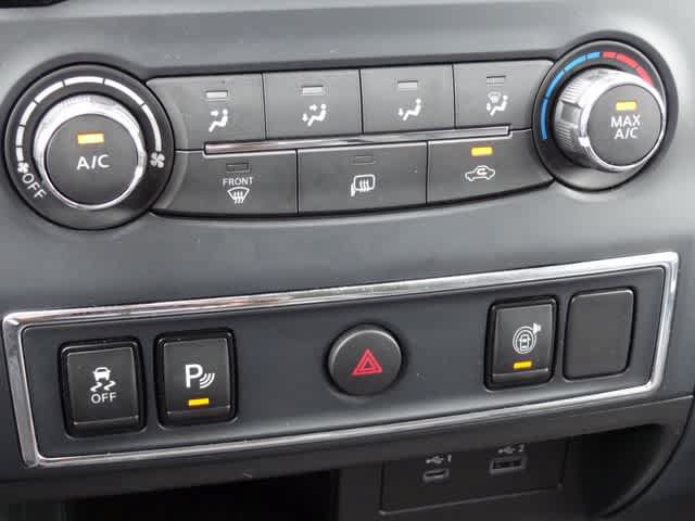 Used 2023 Nissan Titan SV AWD/4WD image 26