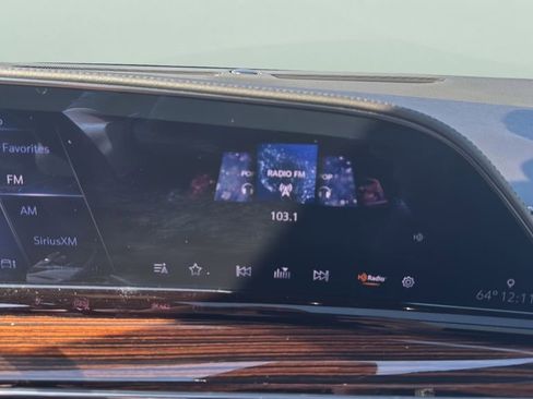 Used 2022 Cadillac Escalade Premium Luxury image 20