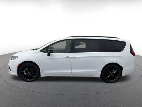 Used 2025 Chrysler Pacifica Limited FWD image 8