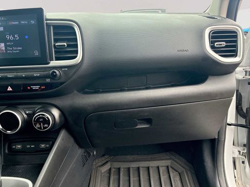 Used 2022 Hyundai Venue SEL image 29