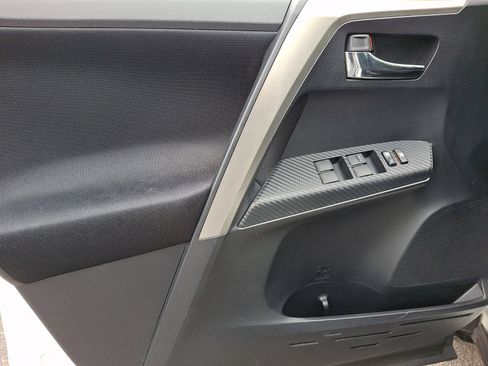 Used 2014 Toyota RAV4 XLE image 15