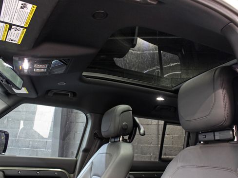 Used 2024 Land Rover Defender 110 SE image 17