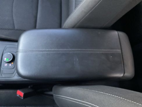 Used 2022 GMC Terrain SLE w/ Elevation Edition image 33