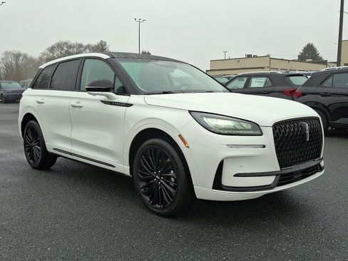 Used 2023 Lincoln Corsair AWD w/ Equipment Group 101A image 3